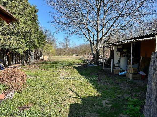 Eladó családi ház, Dánszentmiklóson 69.5 M Ft, 5 szobás