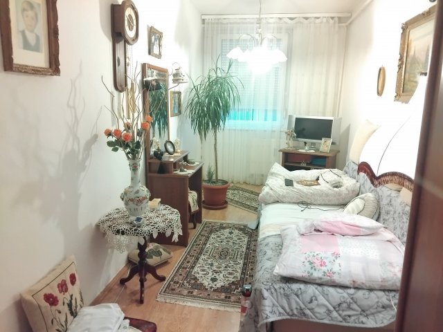 Eladó panellakás, Debrecenben 63.9 M Ft, 3 szobás