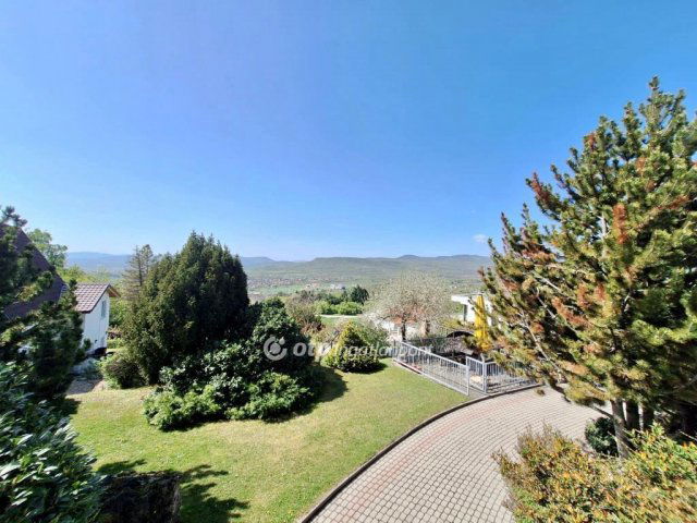 Eladó nyaraló, Szentendrén 269 M Ft, 6 szobás