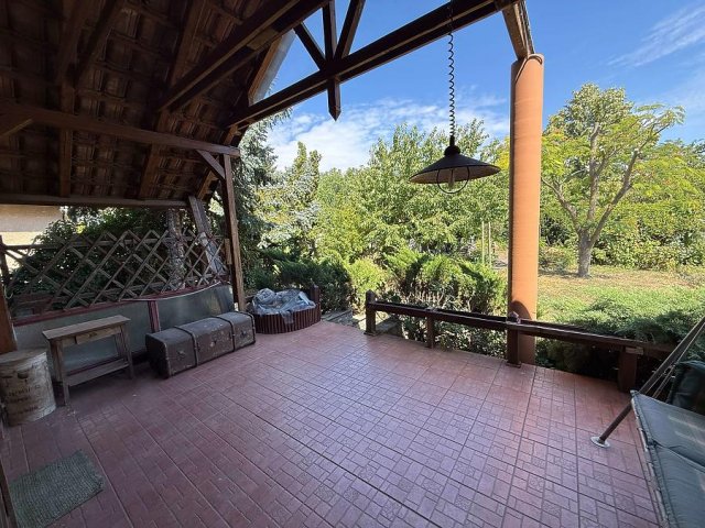 Eladó családi ház, Ürömön 145.9 M Ft, 7 szobás