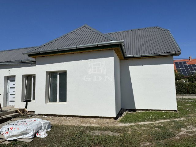 Eladó családi ház, Baracskán 64.99 M Ft, 3+1 szobás