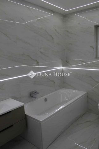 Eladó családi ház, Budakalászon 224 M Ft, 4 szobás