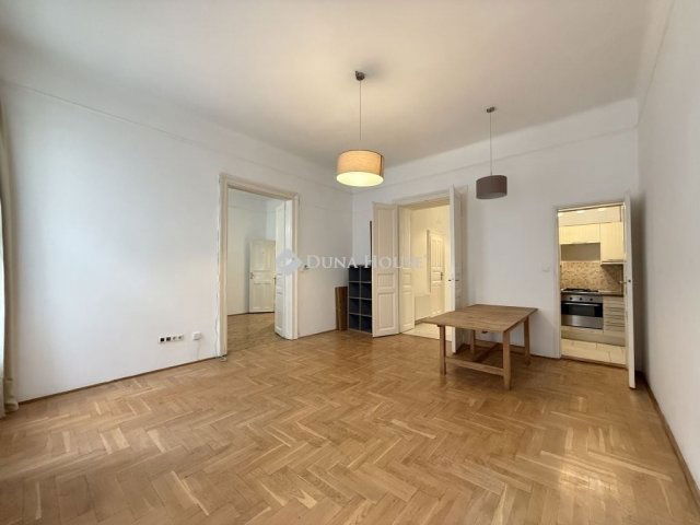 Eladó téglalakás, Budapesten, VI. kerületben 129.9 M Ft