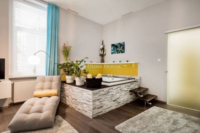 Eladó téglalakás, Budapesten, V. kerületben 113 M Ft, 1 szobás