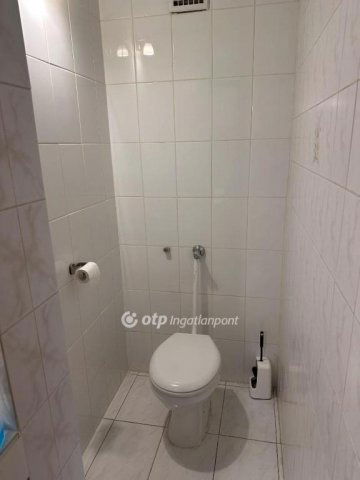 Eladó téglalakás, Veszprémben 68.99 M Ft, 2 szobás