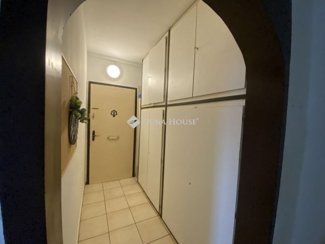 Eladó panellakás, Szegeden 62.5 M Ft, 3 szobás