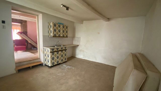 Eladó családi ház, Dunaföldváron 22.5 M Ft, 2 szobás