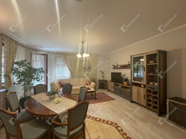 Kiadó téglalakás, albérlet, Debrecenben 330 E Ft / hó, 3 szobás