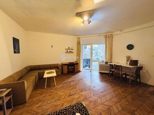 Eladó téglalakás, Pécsett 34.5 M Ft, 1 szobás