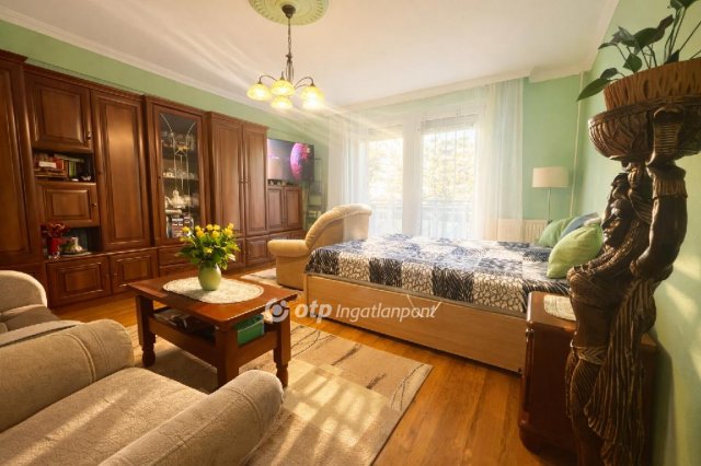 Eladó téglalakás, Debrecenben 72 M Ft, 1+2 szobás