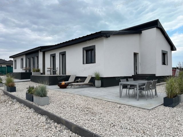 Eladó családi ház, Balatonszabadiban 89 M Ft, 3 szobás