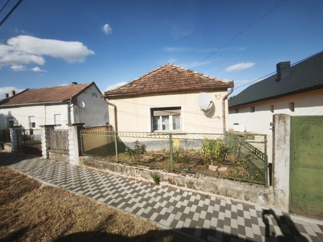 Eladó családi ház, Téten 21.9 M Ft, 3 szobás