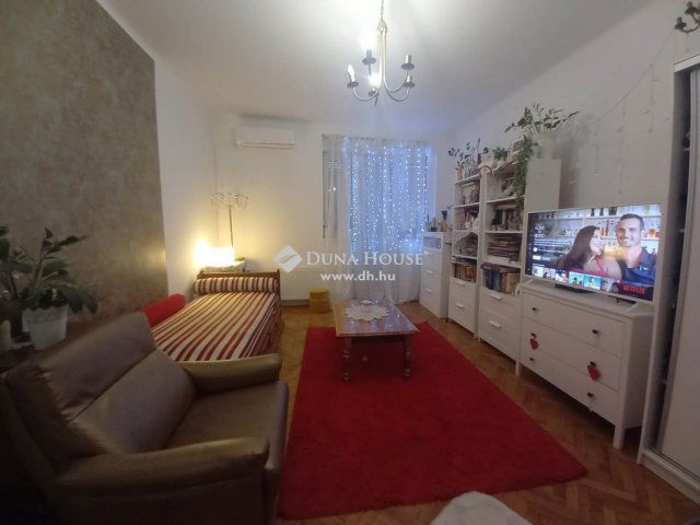 Eladó téglalakás, Pécsett 67 M Ft, 4 szobás