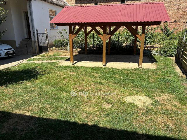 Eladó családi ház, Véménden 46.9 M Ft, 5 szobás