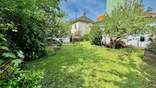 Eladó családi ház, Pécsett 75 M Ft, 2 szobás