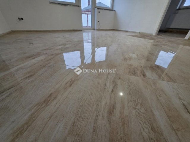 Eladó téglalakás, Tiszafüreden 59.8 M Ft, 3 szobás