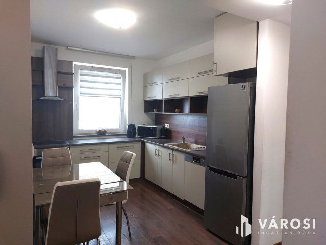 Eladó téglalakás, Debrecenben 99.9 M Ft, 4 szobás