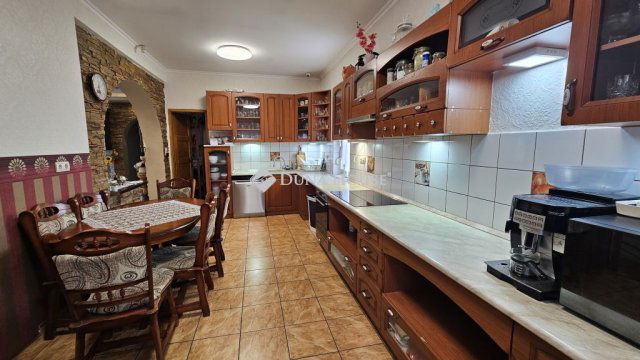 Eladó családi ház, Nyíregyházán 98.9 M Ft, 4 szobás