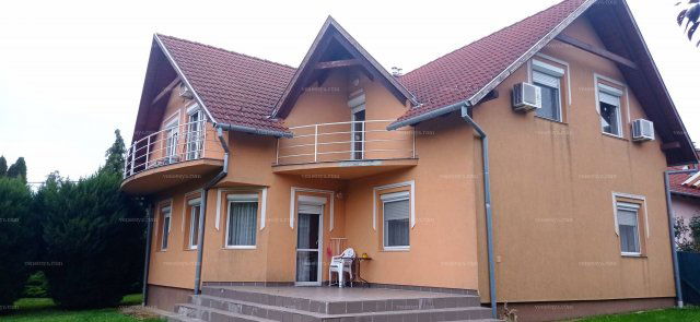 Eladó családi ház, Zalakaroson 110 M Ft, 7 szobás