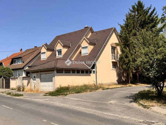 Eladó családi ház, Vácon, Gombási úton 150 M Ft, 5 szobás