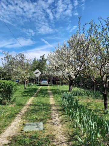 Eladó családi ház, Zsámbékon 64.9 M Ft, 3 szobás