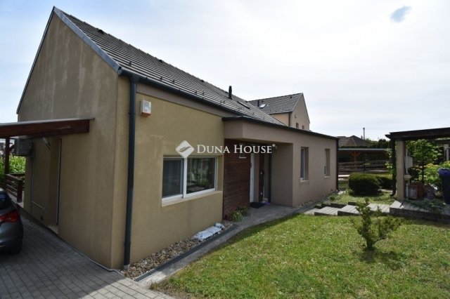Eladó ikerház, Gödöllőn 135 M Ft, 4 szobás