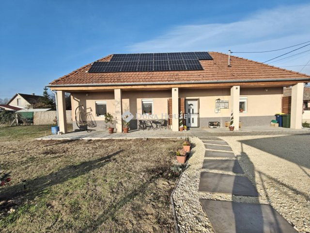 Eladó családi ház, Tápiószentmártonon, Szelei úton 49.9 M Ft