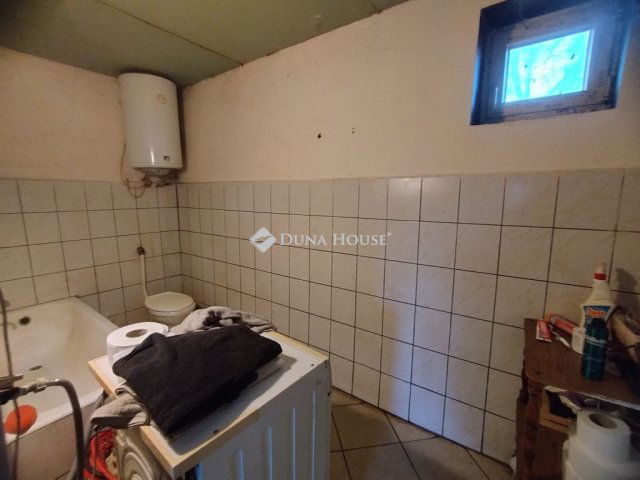 Eladó családi ház, Alapon 16 M Ft, 3 szobás