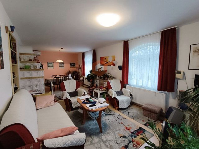 Eladó családi ház, Pécsett 99.7 M Ft, 4 szobás