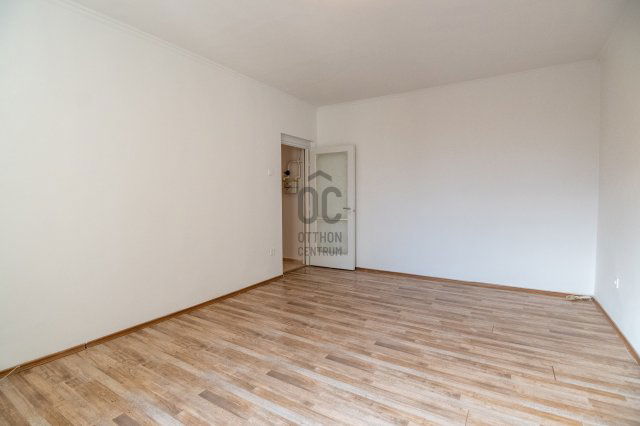 Eladó téglalakás, Szekszárdon, Zöldkert utcában 31.5 M Ft