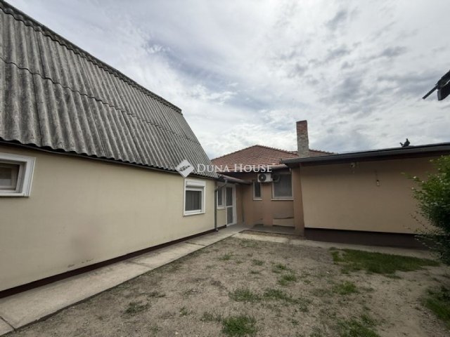 Eladó családi ház, Dunaharasztin 109.5 M Ft, 7 szobás