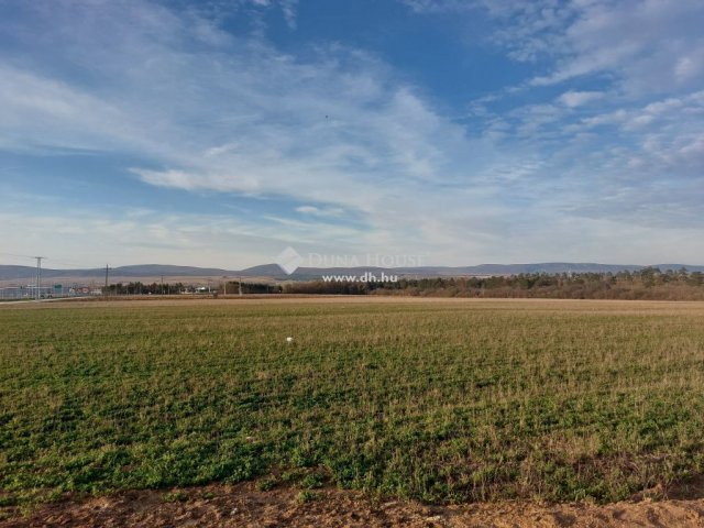 Eladó ipari ingatlan, Veszprémben 611.78 M Ft