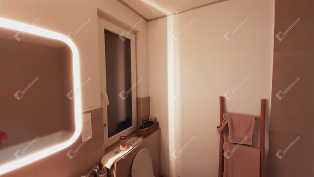 Eladó családi ház, Ajkán 299 M Ft, 5 szobás