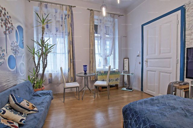 Eladó téglalakás, Budapesten, VI. kerületben 44.9 M Ft, 1 szobás