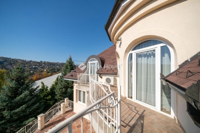 Eladó családi ház, Budapesten, II. kerületben 365.75 M Ft