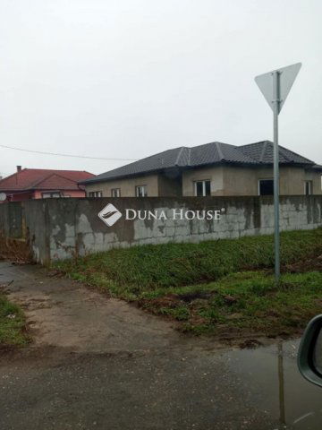 Eladó családi ház, Dombrádon 22 M Ft, 3 szobás