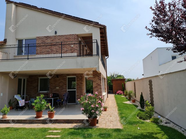 Eladó családi ház, Szegeden 280 M Ft, 7 szobás