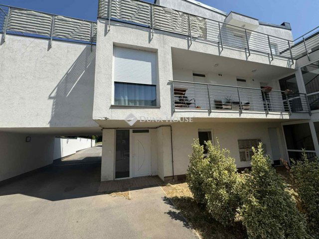 Kiadó téglalakás, albérlet, Pécsett 230 E Ft / hó, 2 szobás