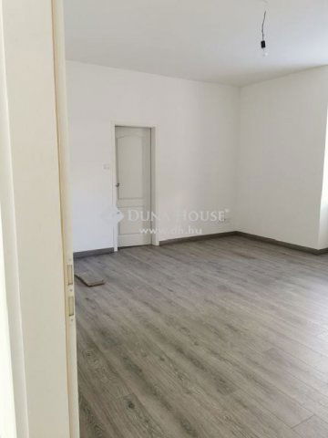 Eladó téglalakás, Budakeszin 130 M Ft, 4 szobás