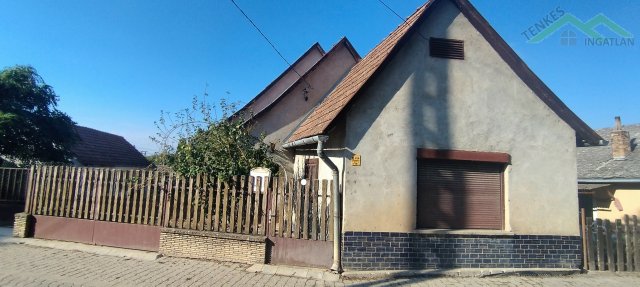 Eladó családi ház, Siklóson 8.5 M Ft, 2 szobás