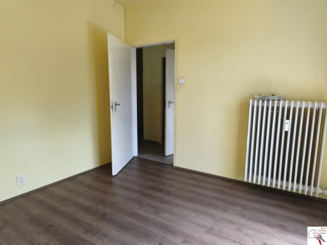 Eladó panellakás, Pécsett 33.9 M Ft, 2 szobás