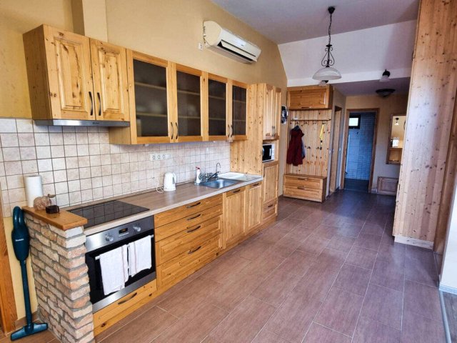 Eladó családi ház, Balatonalmádiban 264.9 M Ft, 6 szobás