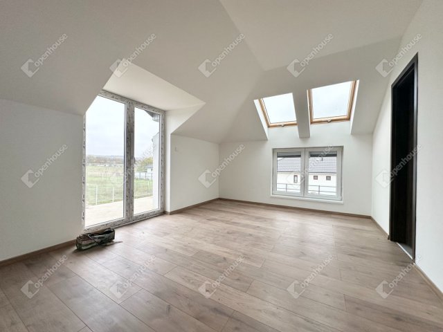 Eladó ikerház, Budapesten, XVI. kerületben 179.9 M Ft, 5 szobás