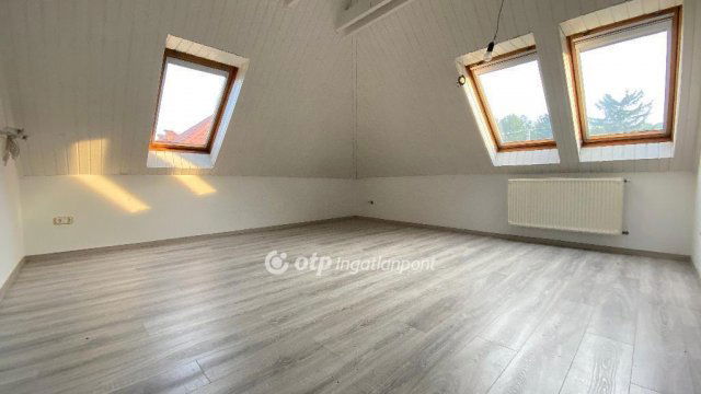 Eladó családi ház, Győrújbaráton 134.9 M Ft, 5+1 szobás