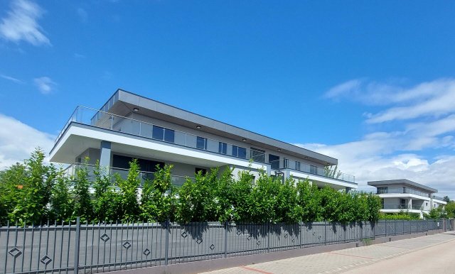 Eladó téglalakás, Szántódon 330.75 M Ft, 3+2 szobás