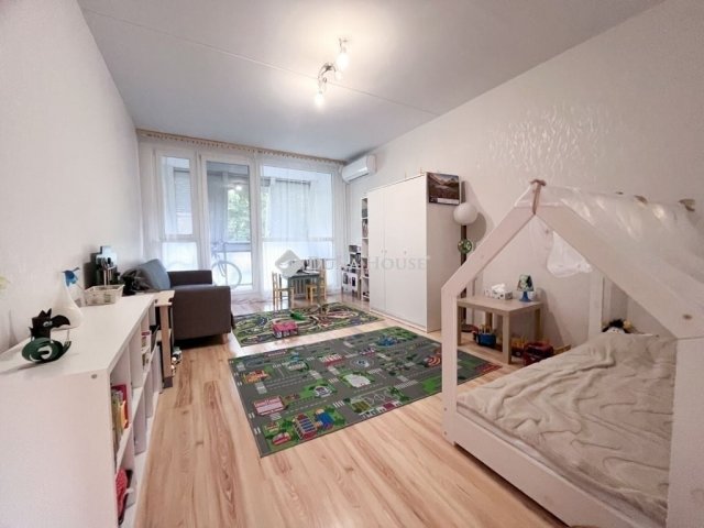 Eladó panellakás, Pécsett 44.49 M Ft, 2 szobás
