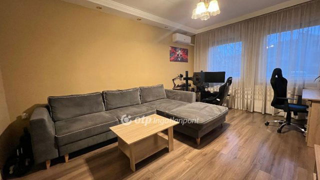 Eladó téglalakás, Egerben 57.5 M Ft, 1+2 szobás