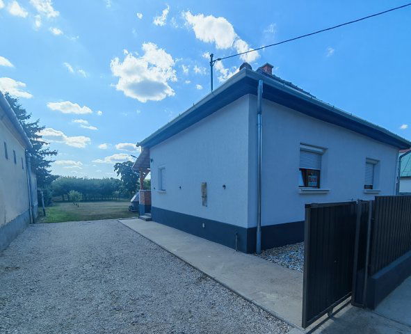 Eladó családi ház, Csákányon 33.915 M Ft, 2 szobás