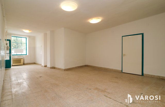 Eladó üzlethelyiség, Gyulán 18.5 M Ft, 2 szobás