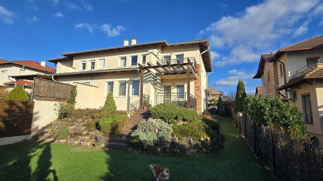 Eladó ikerház, Dunakeszin 189 M Ft, 6 szobás